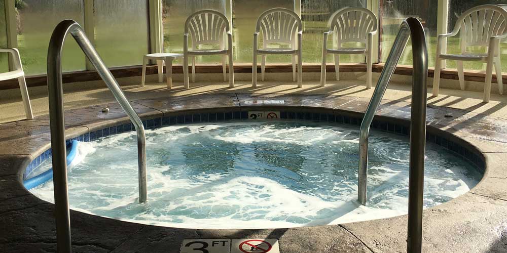 Open Hearth Lodge Whirlpool Jacuzzi Hot Tub in Door County