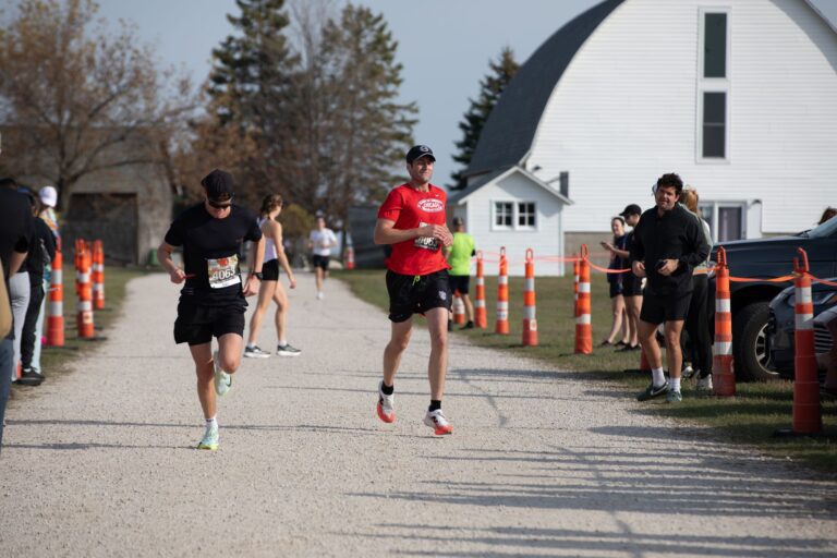Runners arriving at Fall 50 Exchange 1 at the Ellison Bay overlook