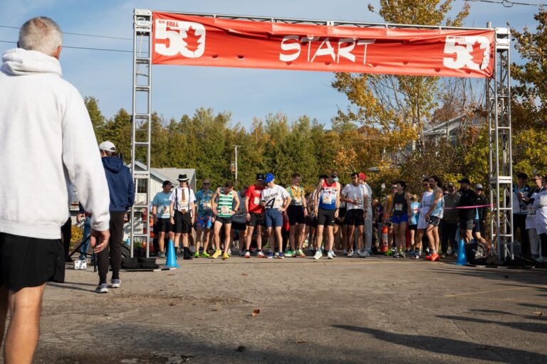 Fall 50 runners lined up at the Gills Rock starting line